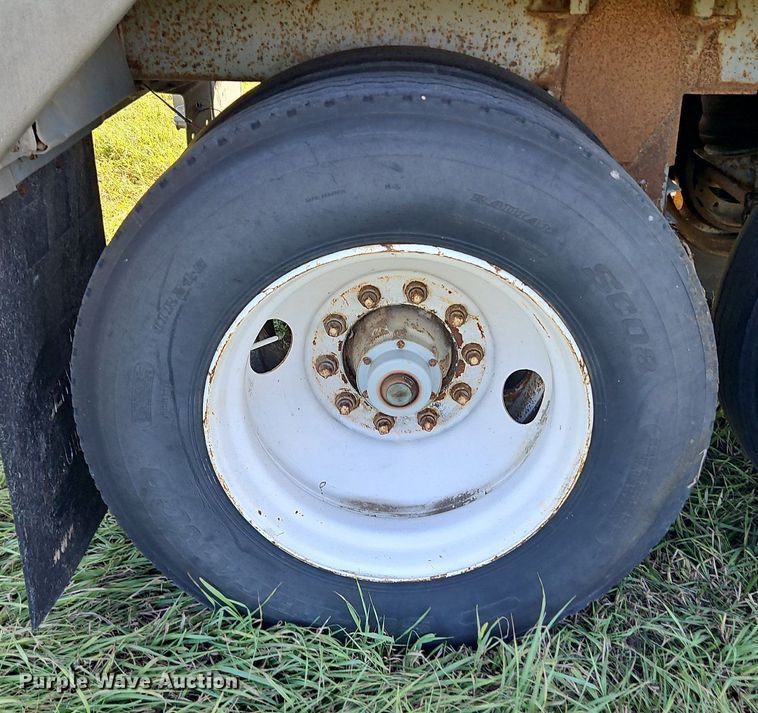 image for item DP2456 1993 Wilson DWH-200  grain trailer