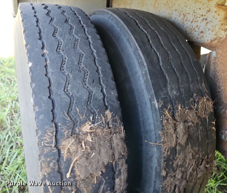 image for item DP2456 1993 Wilson DWH-200  grain trailer