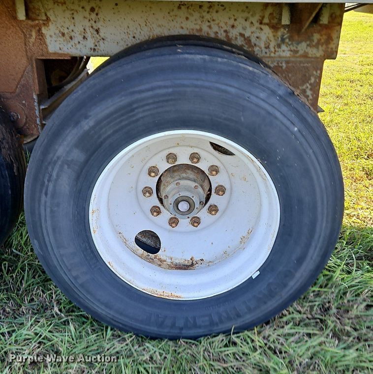 image for item DP2456 1993 Wilson DWH-200  grain trailer