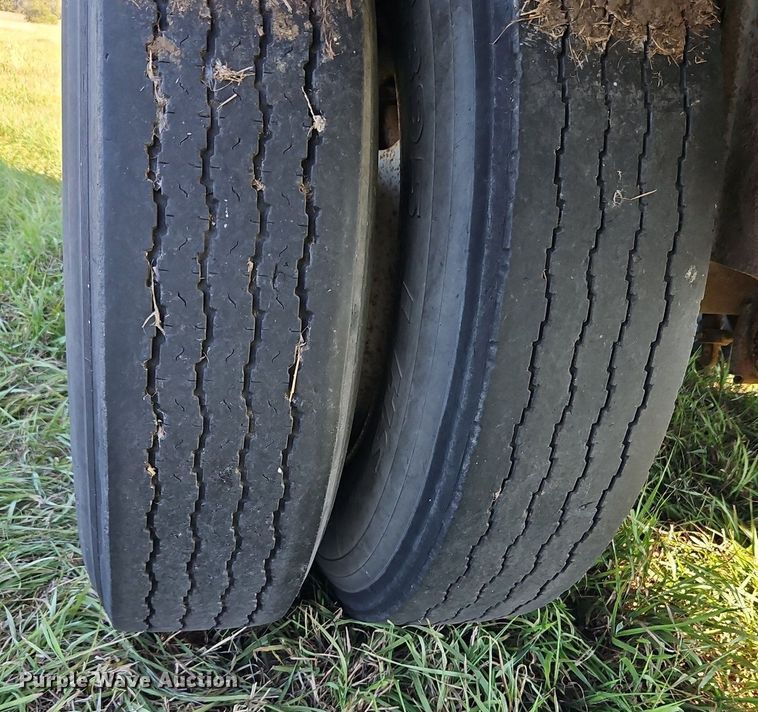 image for item DP2456 1993 Wilson DWH-200  grain trailer