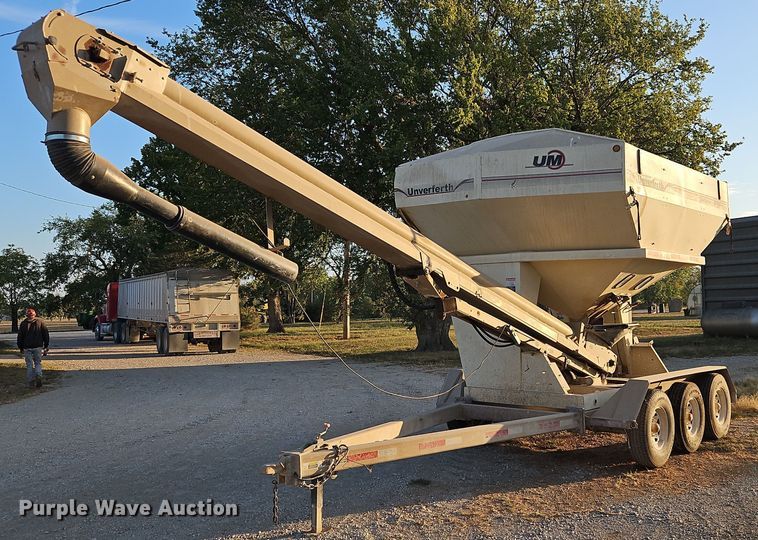 image for item DP2463 Unverterth Seedrunner 3750  seed tender