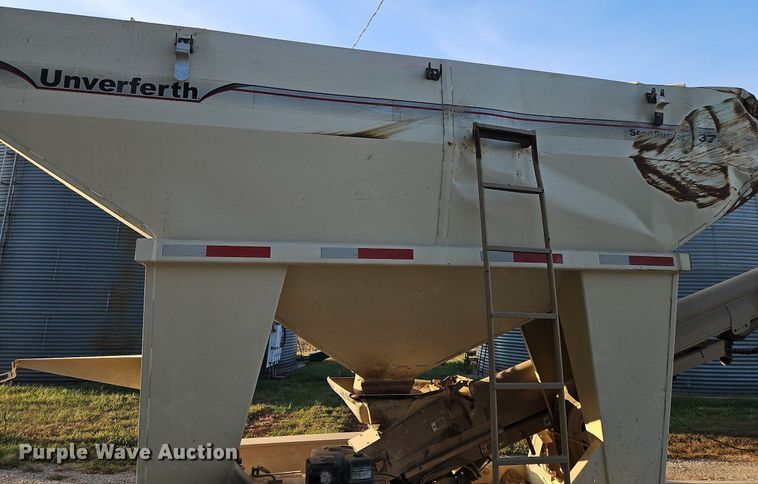 image for item DP2463 Unverterth Seedrunner 3750  seed tender