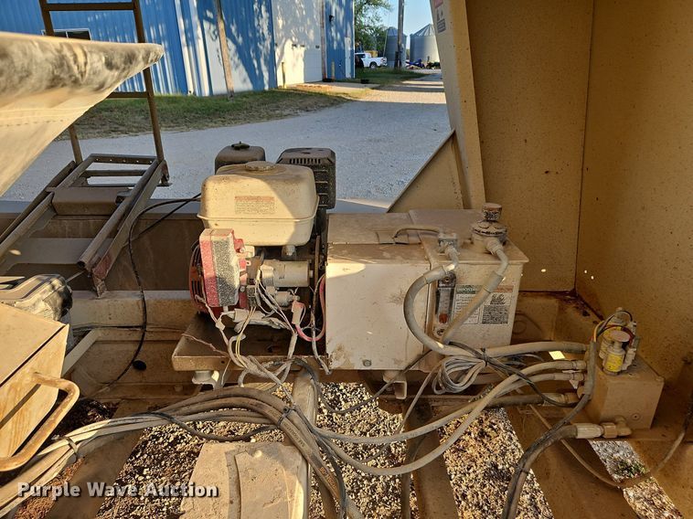 image for item DP2463 Unverterth Seedrunner 3750  seed tender