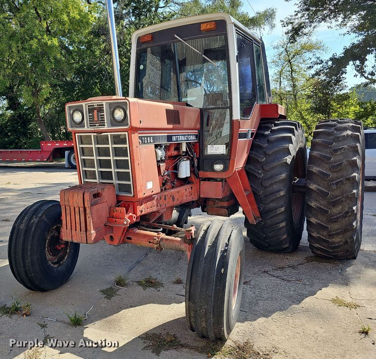 image for item DQ1185 1979 International 1086  tractor