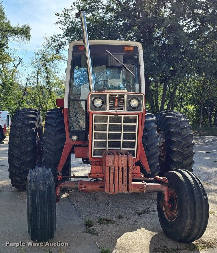 image for item DQ1185 1979 International 1086  tractor