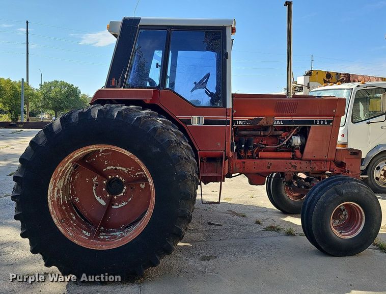 image for item DQ1185 1979 International 1086  tractor