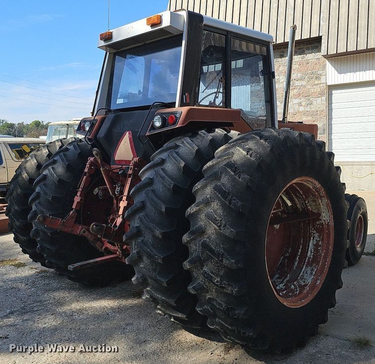 image for item DQ1185 1979 International 1086  tractor