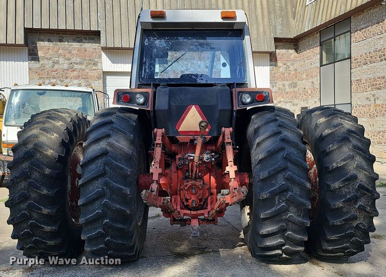 image for item DQ1185 1979 International 1086  tractor