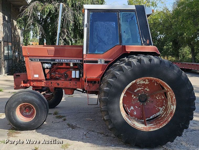image for item DQ1185 1979 International 1086  tractor
