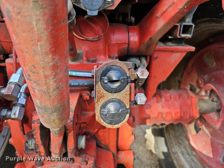 image for item DQ1185 1979 International 1086  tractor