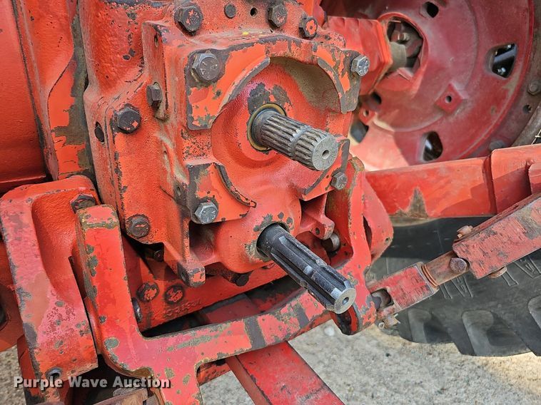 image for item DQ1185 1979 International 1086  tractor