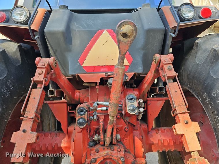 image for item DQ1185 1979 International 1086  tractor