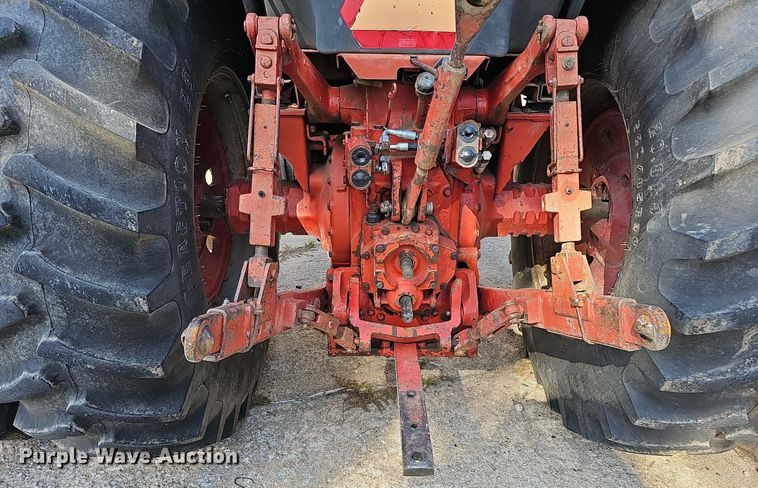 image for item DQ1185 1979 International 1086  tractor