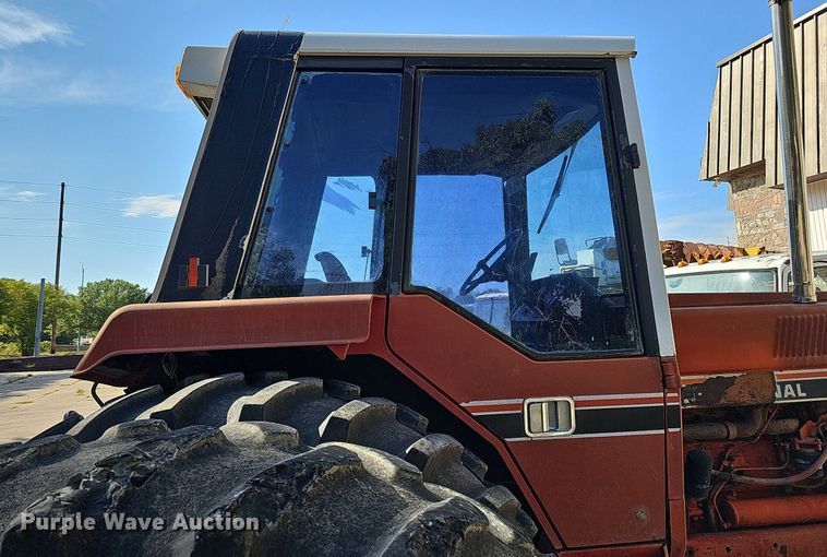 image for item DQ1185 1979 International 1086  tractor