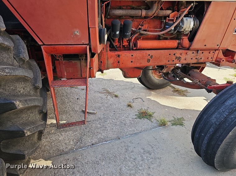 image for item DQ1185 1979 International 1086  tractor