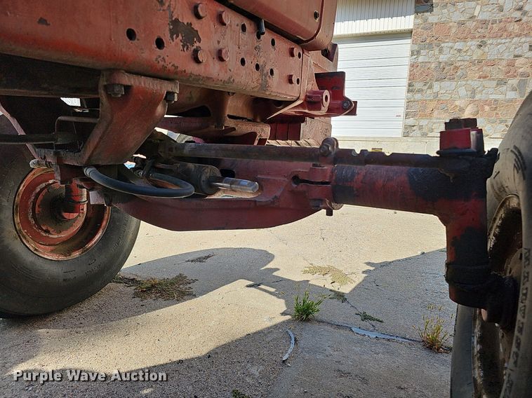 image for item DQ1185 1979 International 1086  tractor