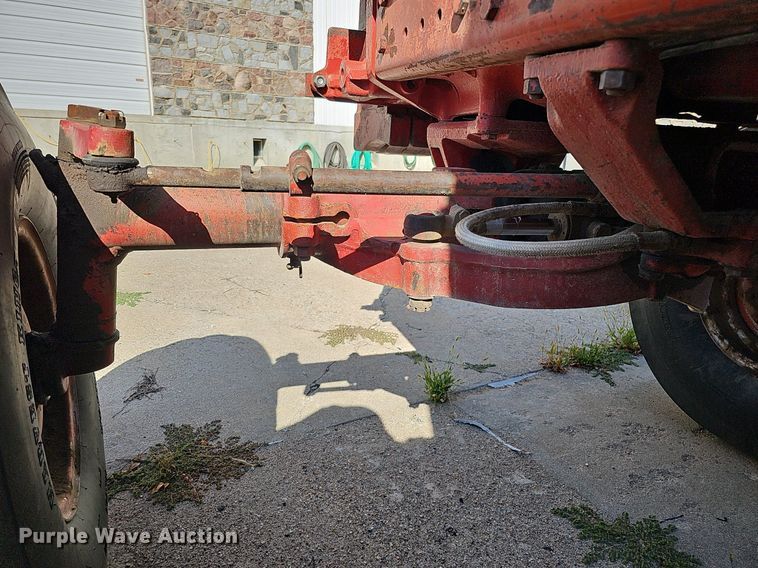 image for item DQ1185 1979 International 1086  tractor