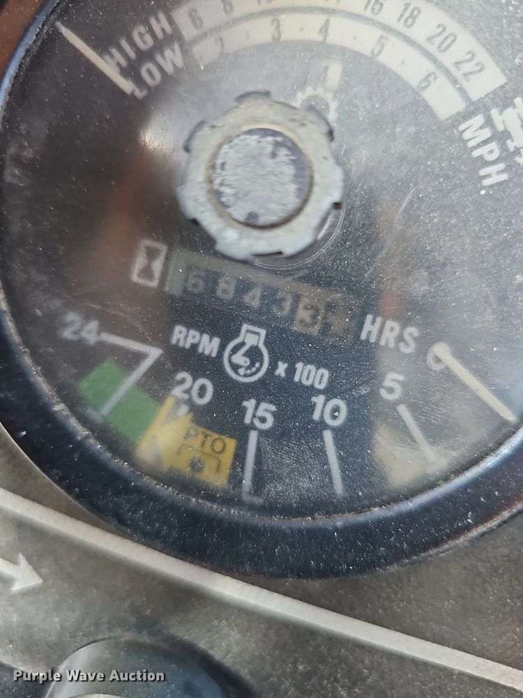 image for item DQ1185 1979 International 1086  tractor