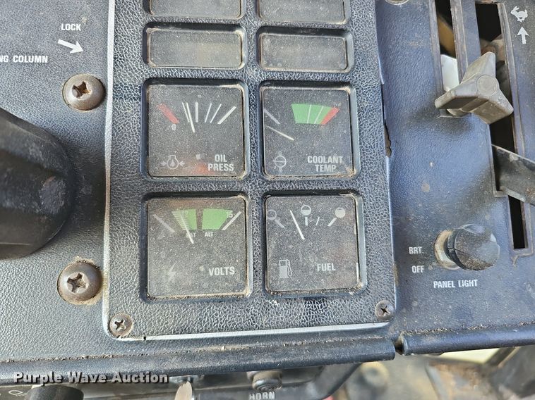 image for item DQ1185 1979 International 1086  tractor