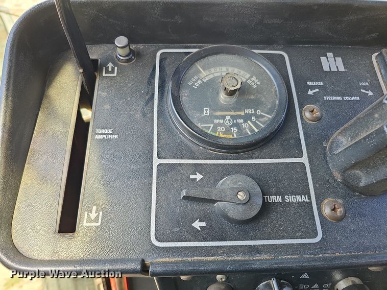 image for item DQ1185 1979 International 1086  tractor