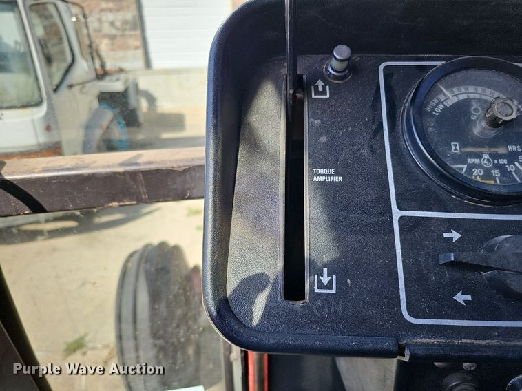 image for item DQ1185 1979 International 1086  tractor