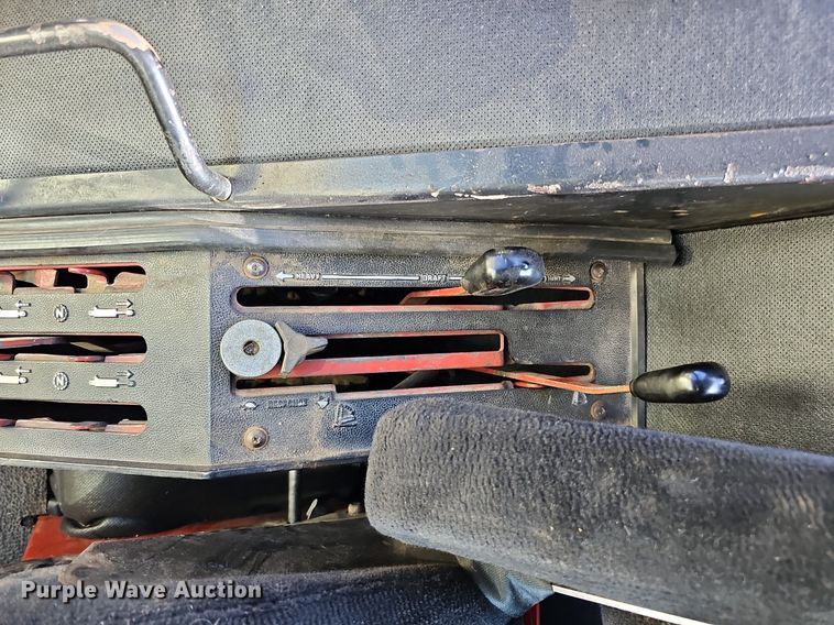 image for item DQ1185 1979 International 1086  tractor