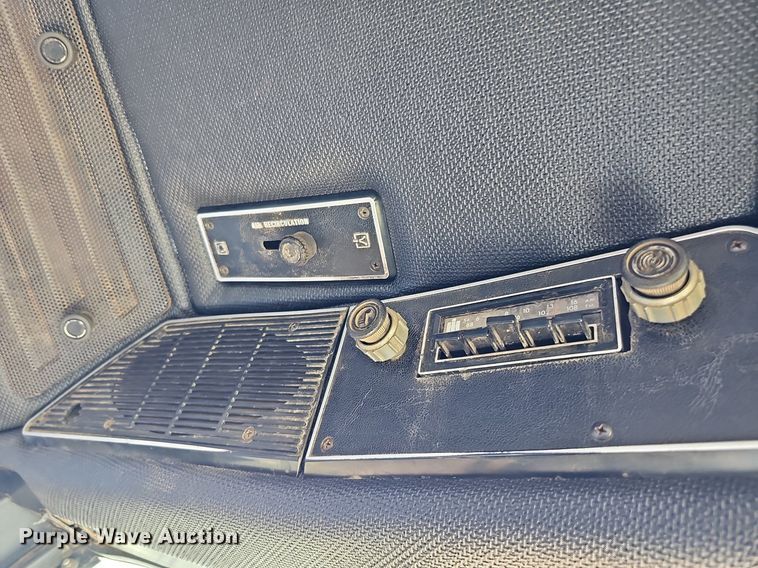 image for item DQ1185 1979 International 1086  tractor