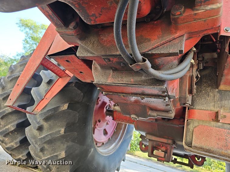 image for item DQ1185 1979 International 1086  tractor