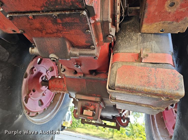 image for item DQ1185 1979 International 1086  tractor