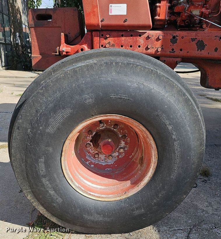 image for item DQ1185 1979 International 1086  tractor