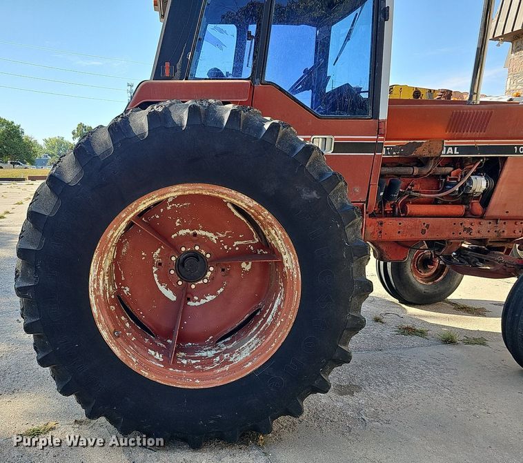 image for item DQ1185 1979 International 1086  tractor