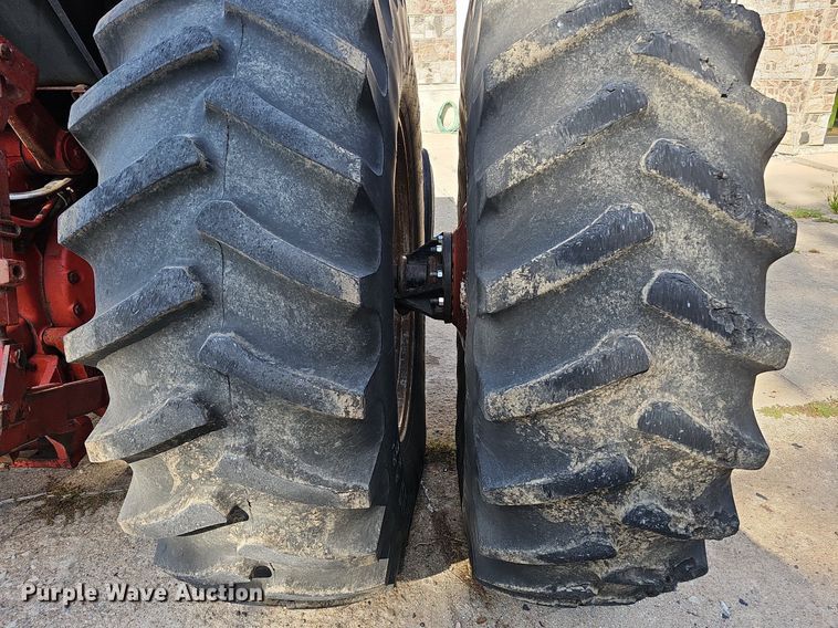 image for item DQ1185 1979 International 1086  tractor