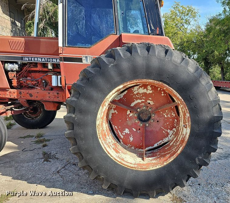 image for item DQ1185 1979 International 1086  tractor