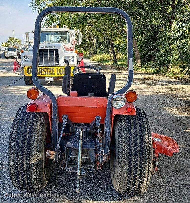 image for item DQ1188 1991 Kubota B2150HSD  MFWD tractor