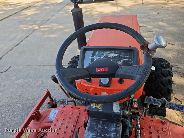 image for item DQ1188 1991 Kubota B2150HSD  MFWD tractor