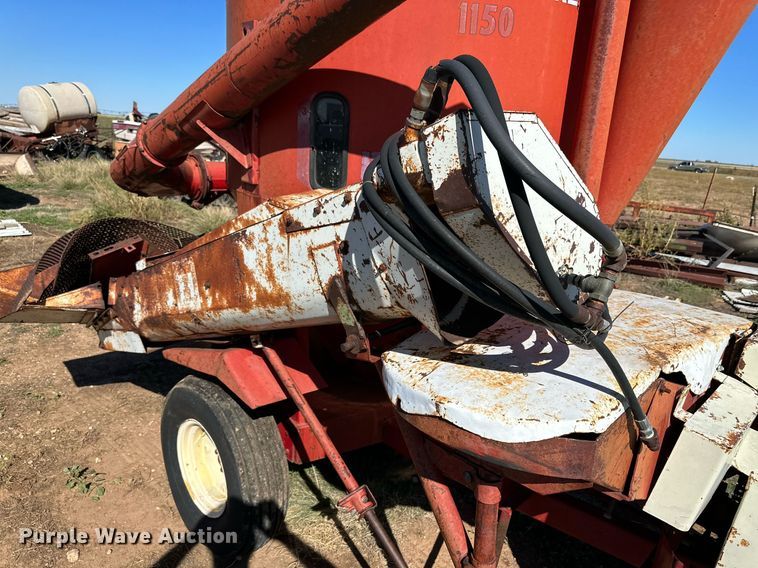 image for item DQ1456 International 1150  feed grinder/mixer