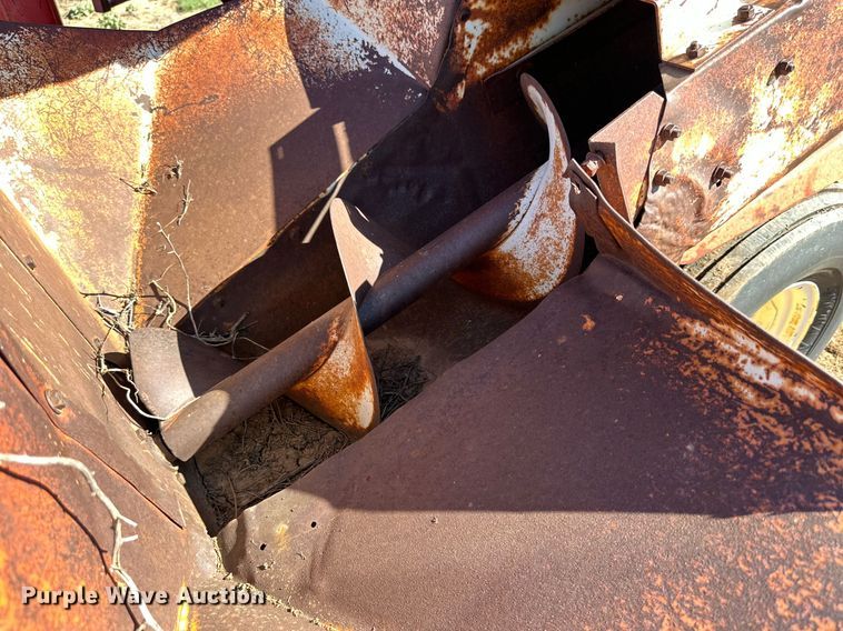 image for item DQ1456 International 1150  feed grinder/mixer