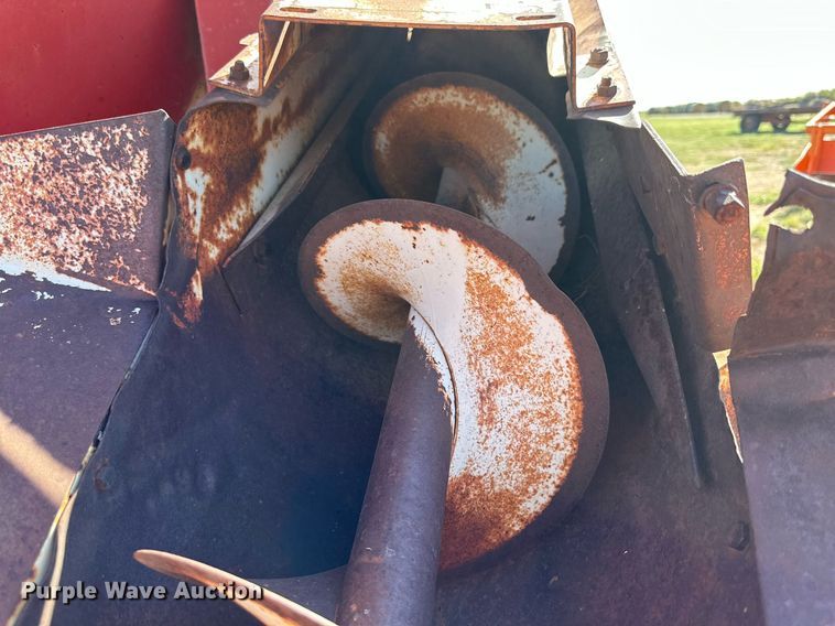 image for item DQ1456 International 1150  feed grinder/mixer