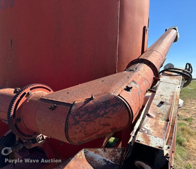 image for item DQ1456 International 1150  feed grinder/mixer