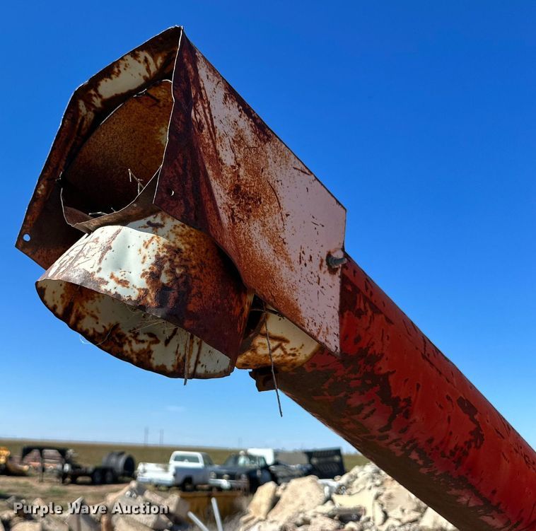 image for item DQ1456 International 1150  feed grinder/mixer