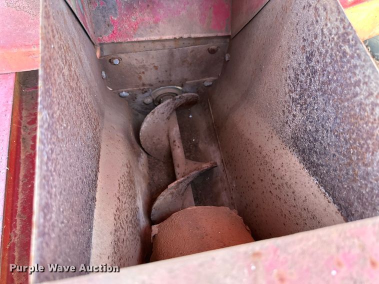 image for item DQ1456 International 1150  feed grinder/mixer