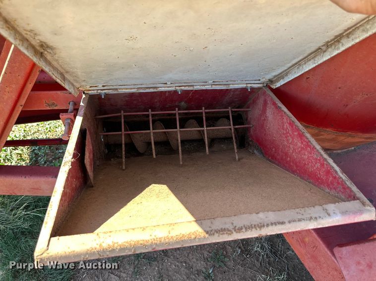 image for item DQ1456 International 1150  feed grinder/mixer