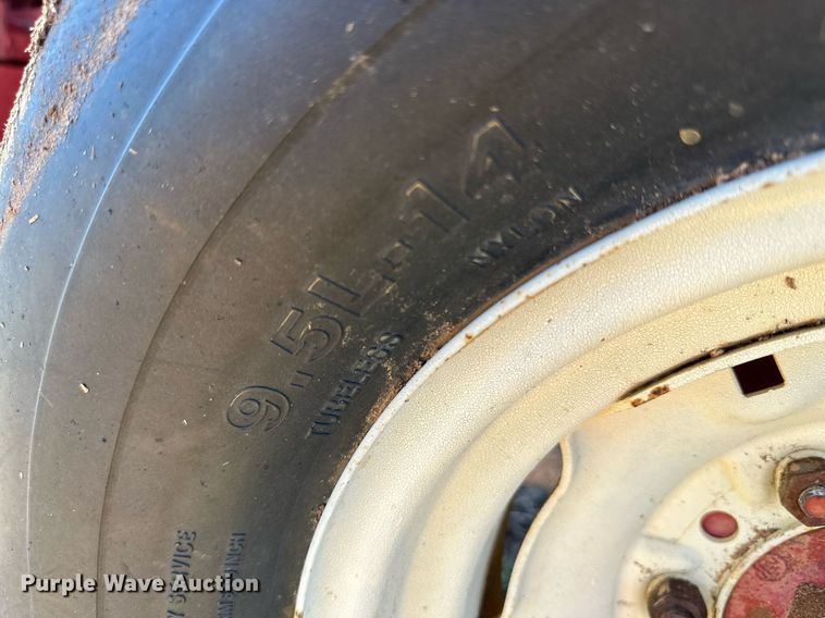 image for item DQ1456 International 1150  feed grinder/mixer