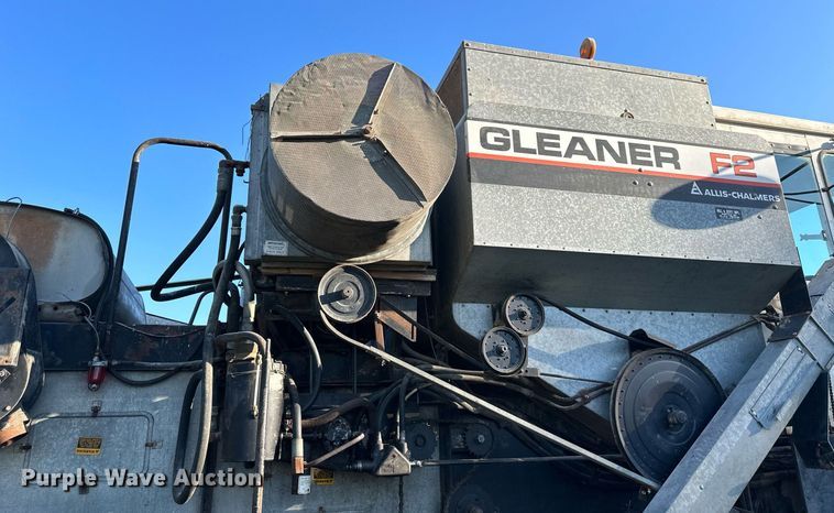 image for item DV1046 Gleaner F2  combine
