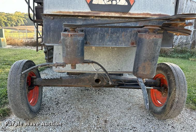 image for item DV1046 Gleaner F2  combine