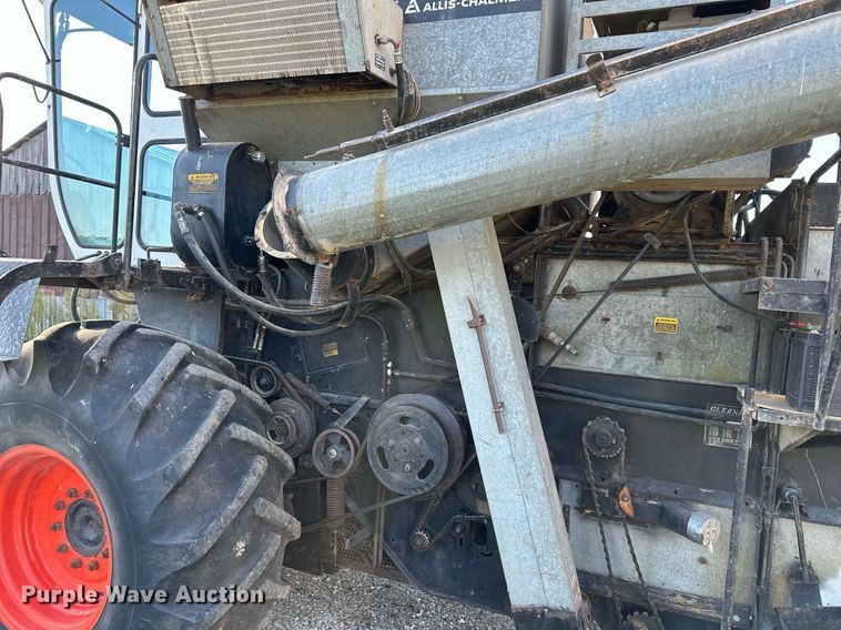 image for item DV1046 Gleaner F2  combine