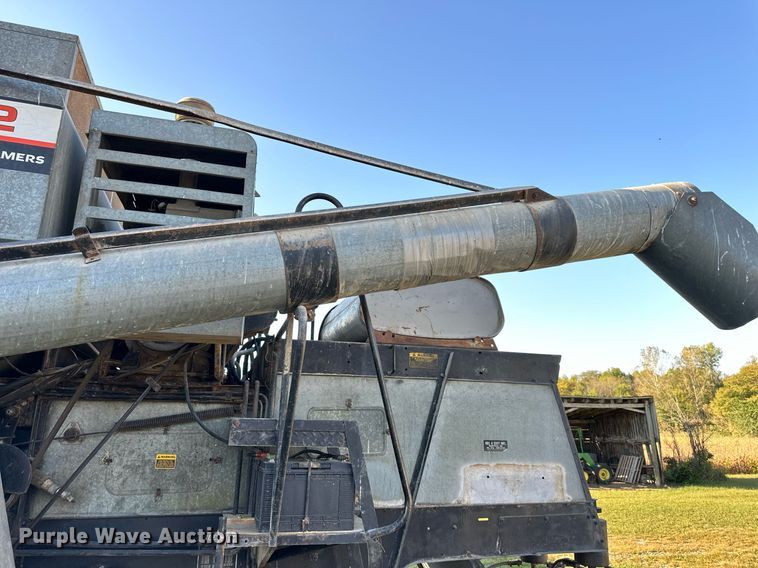 image for item DV1046 Gleaner F2  combine