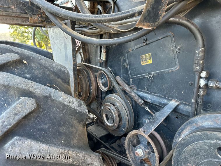 image for item DV1046 Gleaner F2  combine