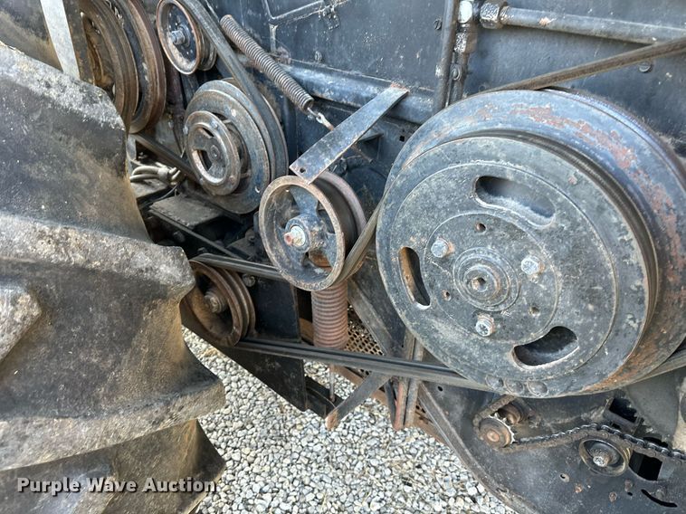 image for item DV1046 Gleaner F2  combine