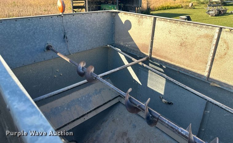 image for item DV1046 Gleaner F2  combine